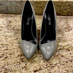 ALDO genuine leather, gray pumps.